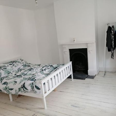 Seaside 2 Bed Terraced House With Garden Villa เฮสติงส์ ภายนอก รูปภาพ