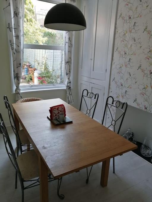 Seaside 2 Bed Terraced House With Garden Villa เฮสติงส์ ภายนอก รูปภาพ