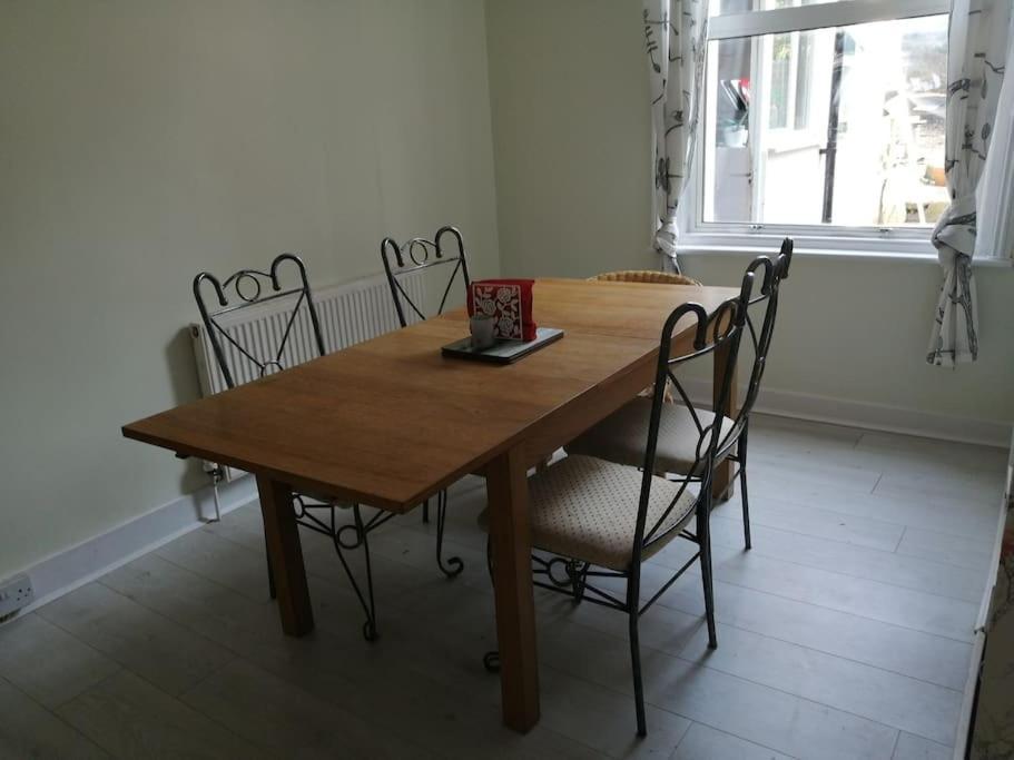 Seaside 2 Bed Terraced House With Garden Villa เฮสติงส์ ภายนอก รูปภาพ